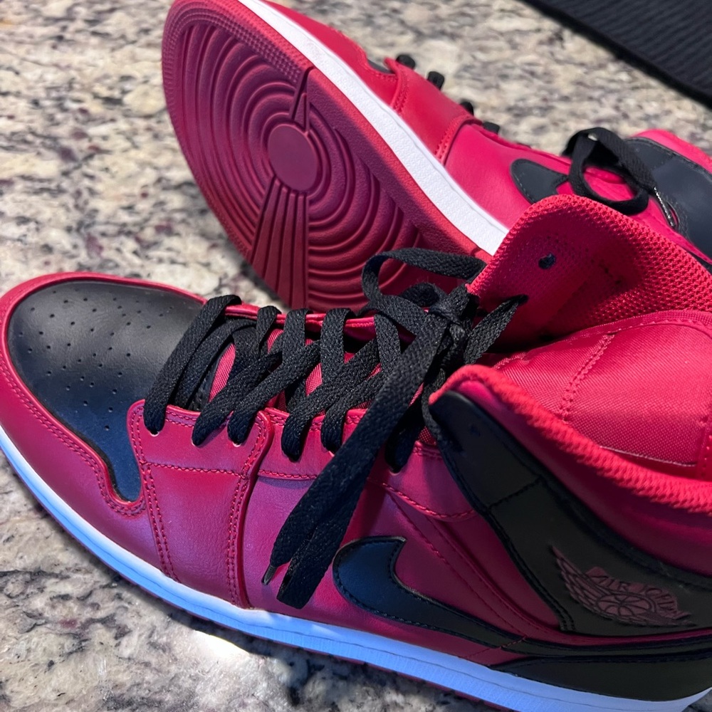 Air Jordan 1 mid men athletic shoes